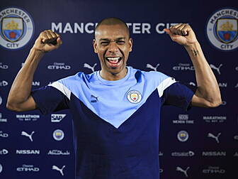 Fernandinho signs contract ext...